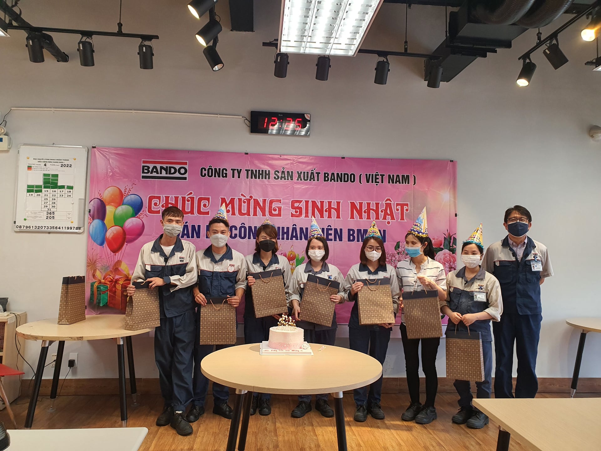 Chương trình sinh nhật đến từng thành viên trong gia đình BANDO